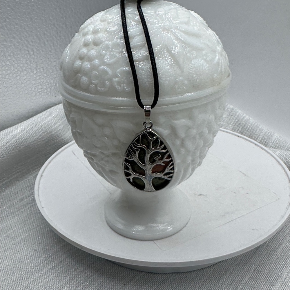 bloodstone gemstone necklace 2” silver tone tree of life Pendant on 9” cord NEW - Picture 4 of 6